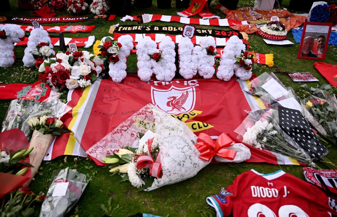 jota-tributes-liverpool-fc-030725-14_1c65e89760640d4da5a6f3e6adefcf22 Liverpool rinde homenaje a Diogo Jota