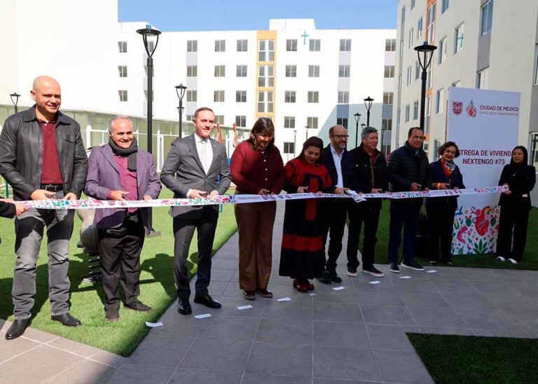 Clara Brugada Entrega Nuevos Departamentos en Santa Cruz Acayucan, Azcapotzalco