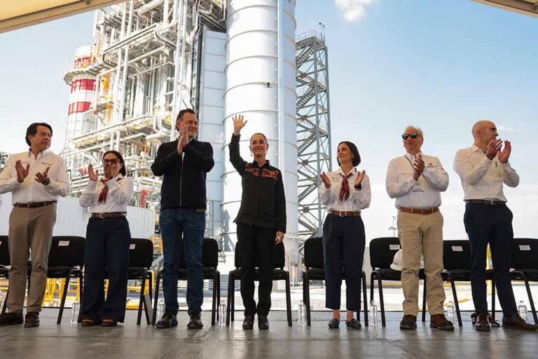 Sheinbaum inaugura central eléctrica en Querétaro para reforzar la CFE