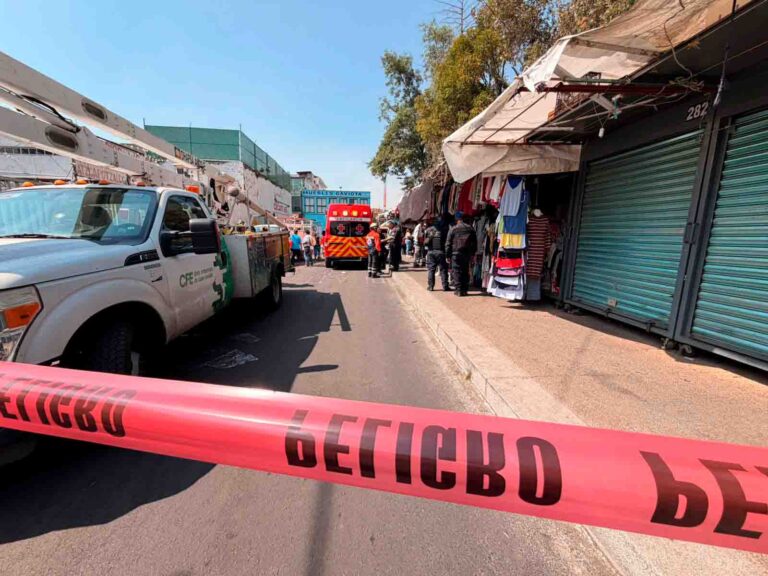 Falla eléctrica deja sin luz al Mercado de Azcapotzalco; una persona fue hospitalizada