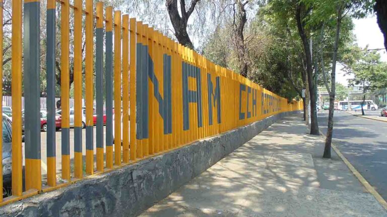 Paro laboral en CCH Azcapotzalco por adeudos y plazas vacantes