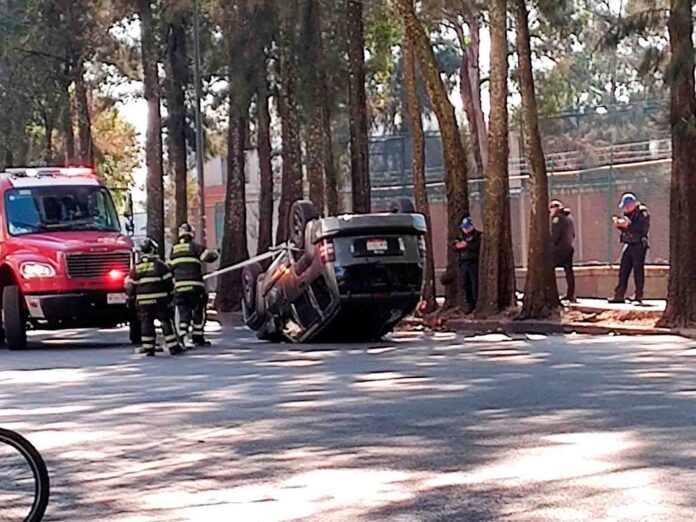 volcadura en Eje 10 Sur coyoacan