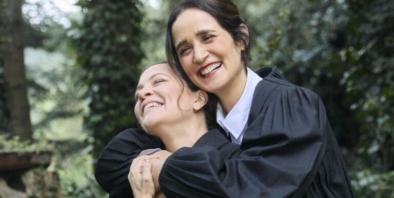 Julieta Venegas y Natalia Lafourcade reinventan la amistad en Tengo Que Contarte