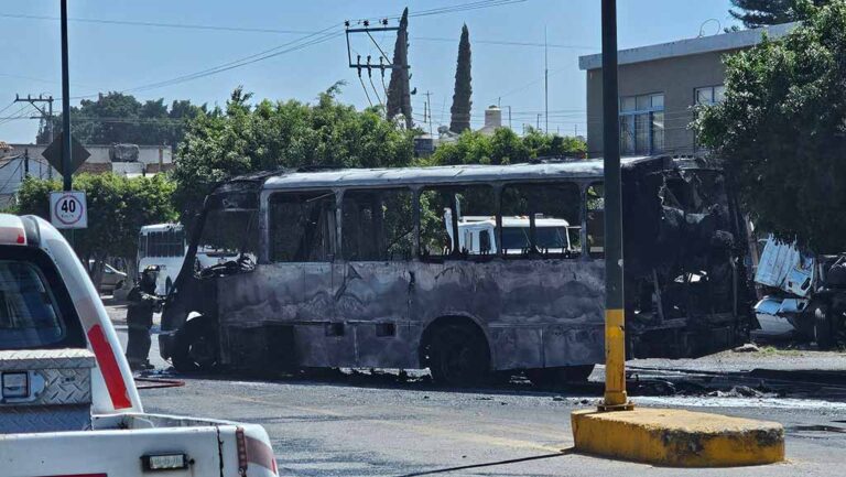Incendian camiones en Salamanca por ola de violencia