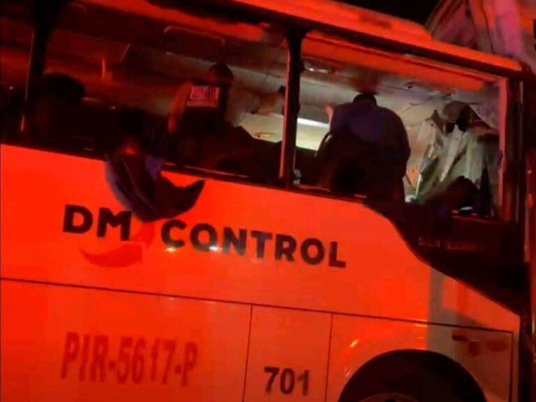 Accidente en la carretera Irapuato–Salamanca deja más de 30 trabajadores lesionados