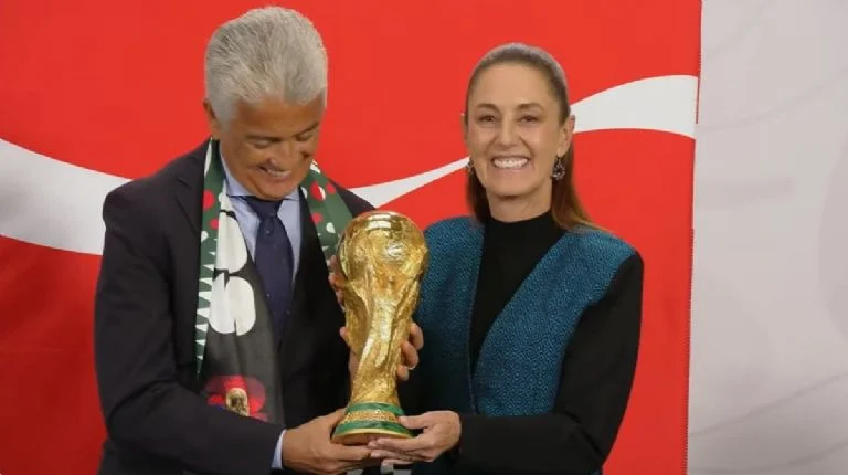 Copa Mundial 2026 llega a CDMX: Sheinbaum presenta el trofeo