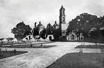 Foto de Atrio de la Parroquia de los Apóstoles Felipe y Santiago siglo XX mediados