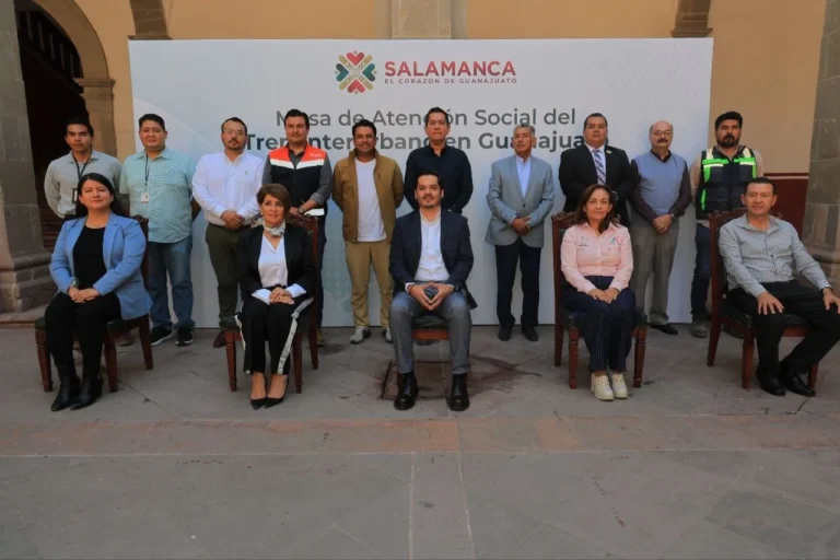 Tren de pasajeros en Guanajuato avanza con mesa social en Salamanca