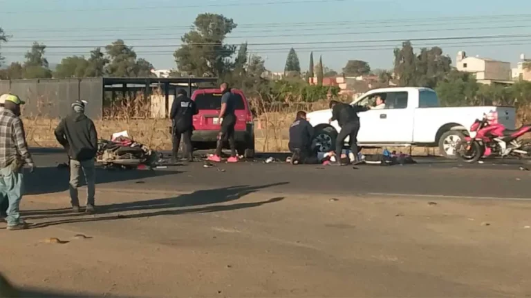 Intento de rebase desata choque fatal en la Valle–Salamanca; muere una mujer