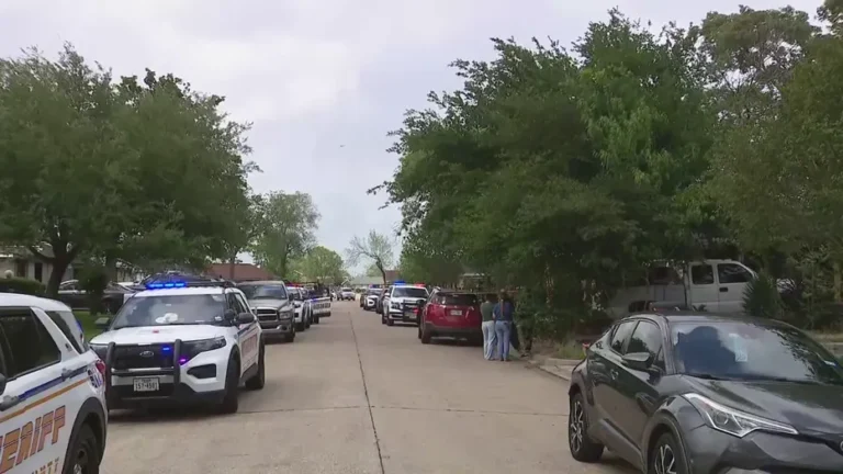 Niño de 2 años resulta baleado en casa en Texas